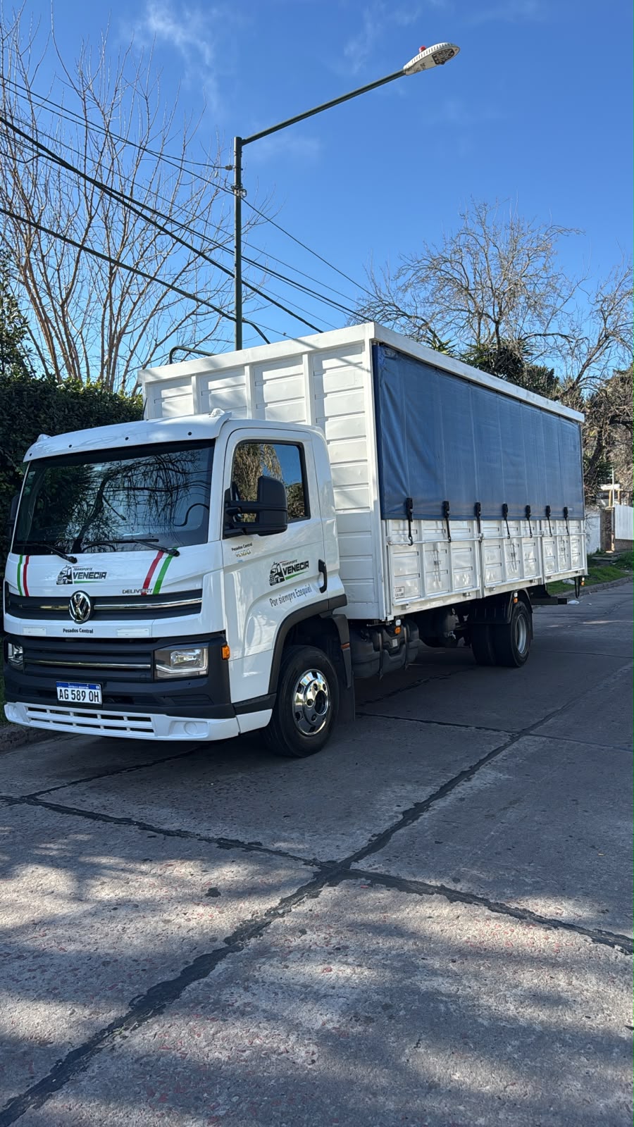 Volkswagen Delivery con caja sider